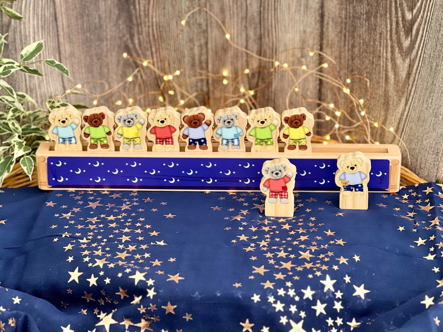 Yellow Door Tien beren in bed