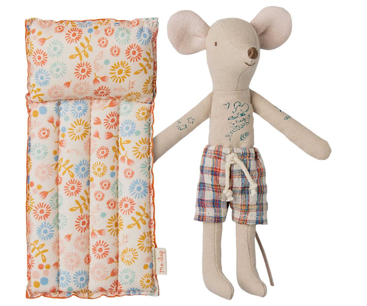 Strandmuis met luchtbed – Papa Muis “Bloem”