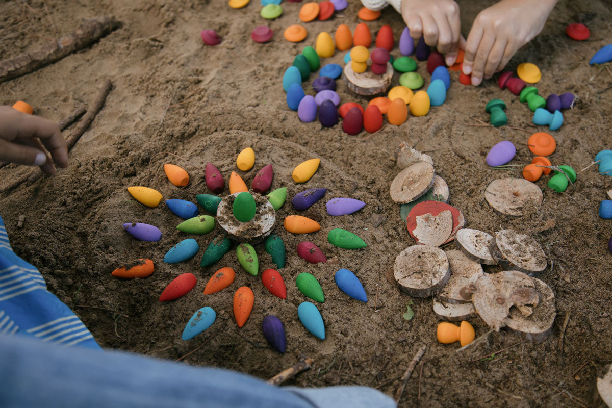 Grapat mandala sneeuwvlokken in regenboogkleurenGrapat mandala sneeuwvlokken in regenboogkleuren