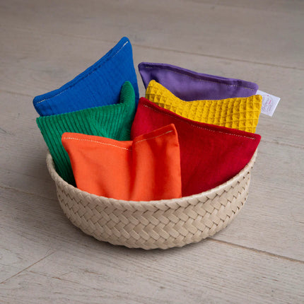Grennn x Little Botanic Sensorische pittenzakjes - Regenboog + waves - 7 stuks
