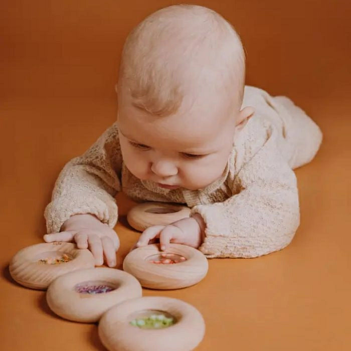 Petit Boum bijtring en sensorische rammelaar wortel