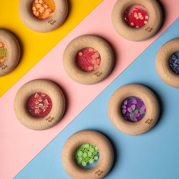 Petit Boum bijtring en sensorische rammelaar kiwi