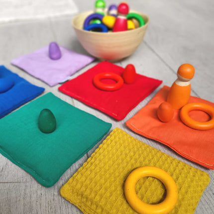 Grennn x Little Botanic Sensorische pittenzakjes - Regenboog + waves - 7 stuks