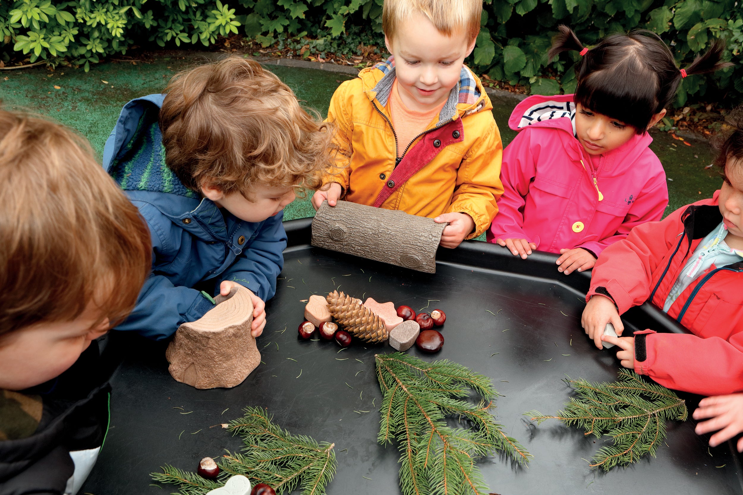 Yellow Door holle boomstam speelhabitat