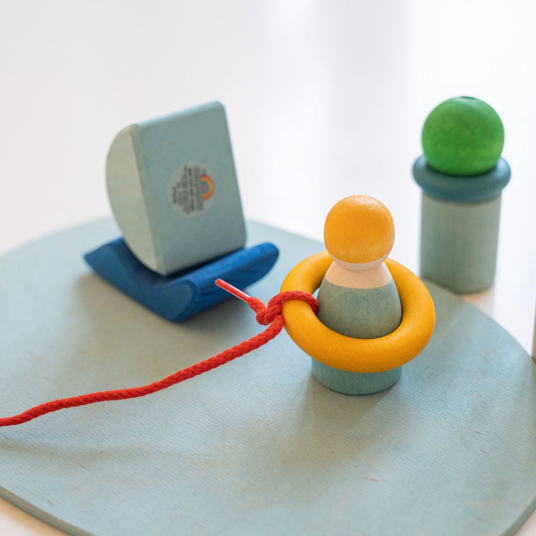 Grimm`s kleine speelwereld aan het water