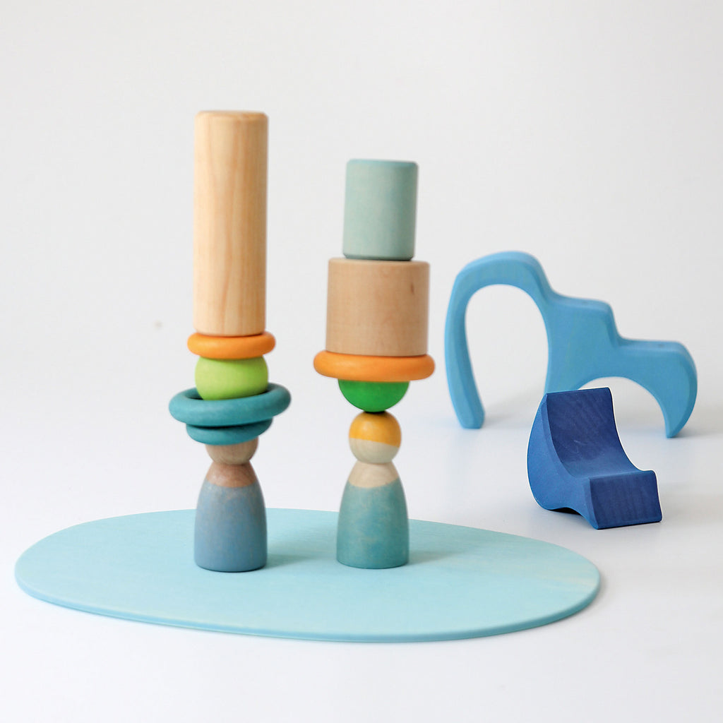 Grimm`s kleine speelwereld aan het water