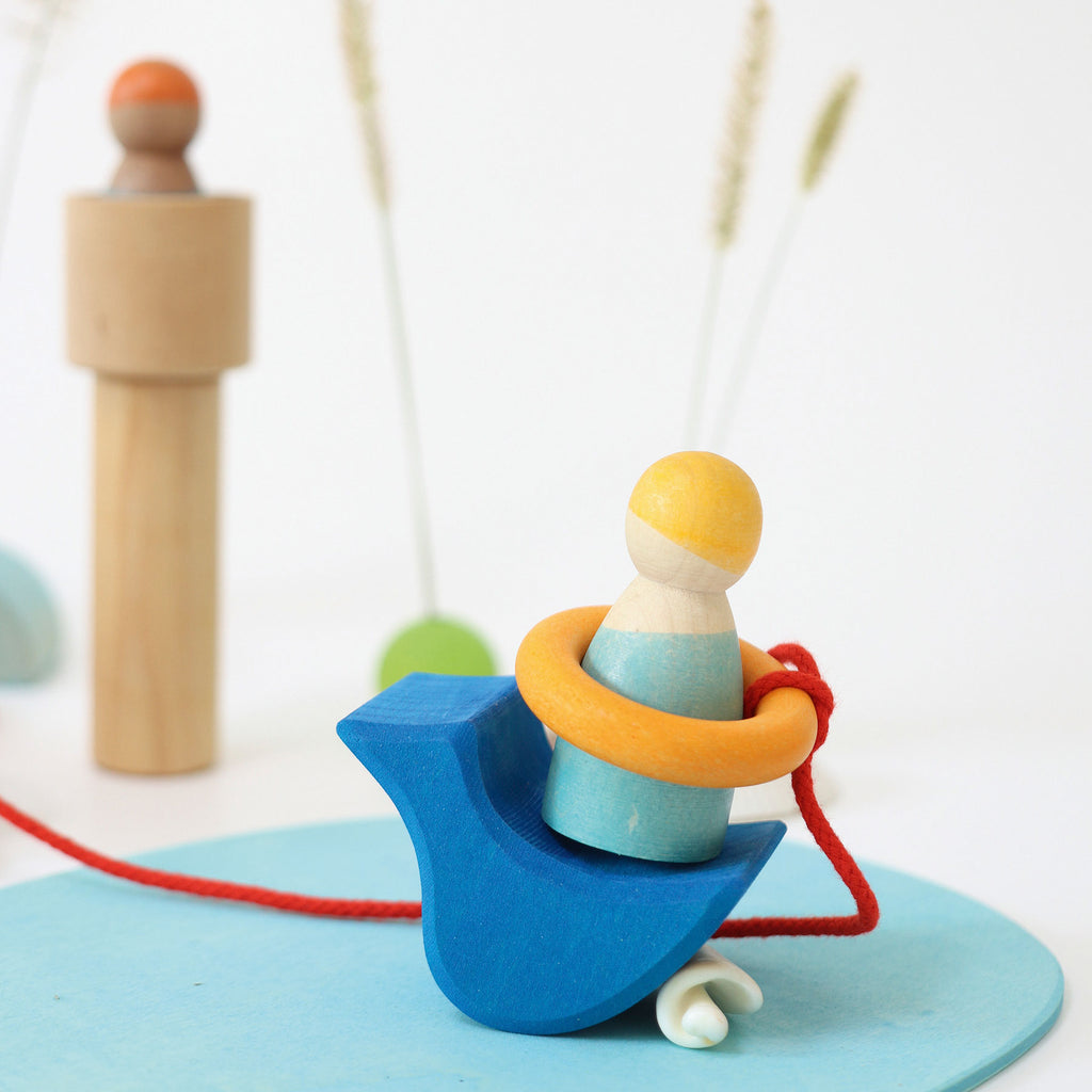 Grimm`s kleine speelwereld aan het water