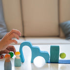 Grimm`s kleine speelwereld aan het water