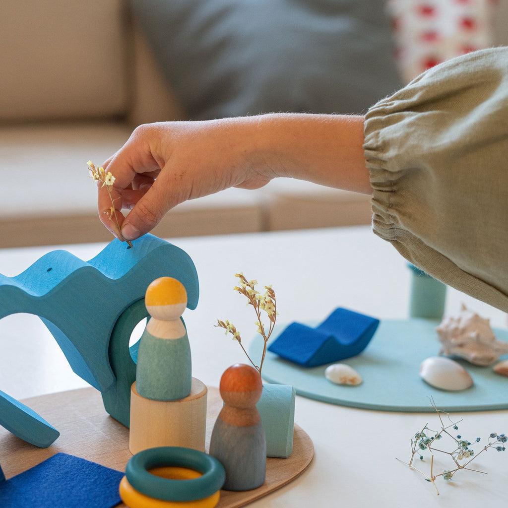 Grimm`s kleine speelwereld aan het water