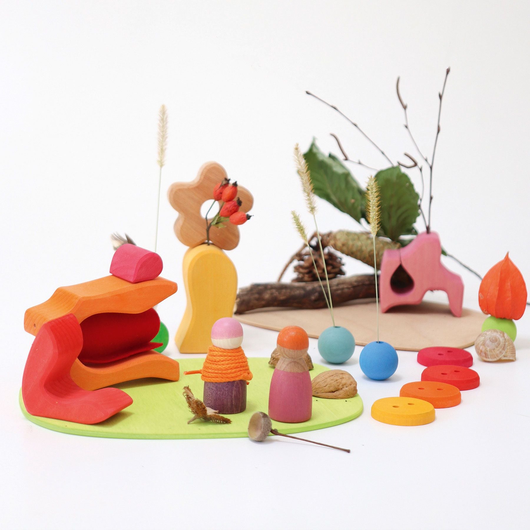 Grimm`s kleine speelwereld in het bloemenveld