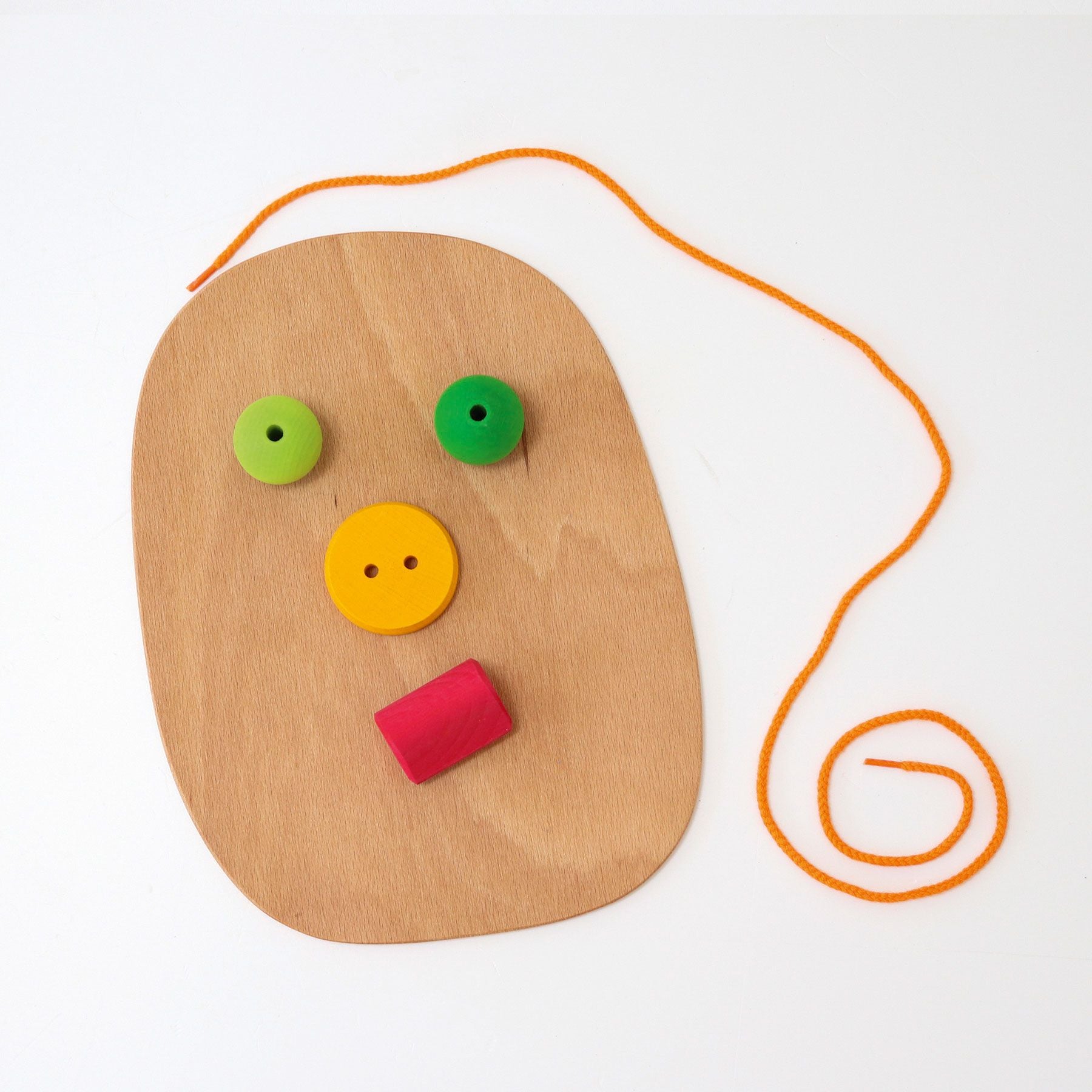 Grimm`s kleine speelwereld in het bloemenveld