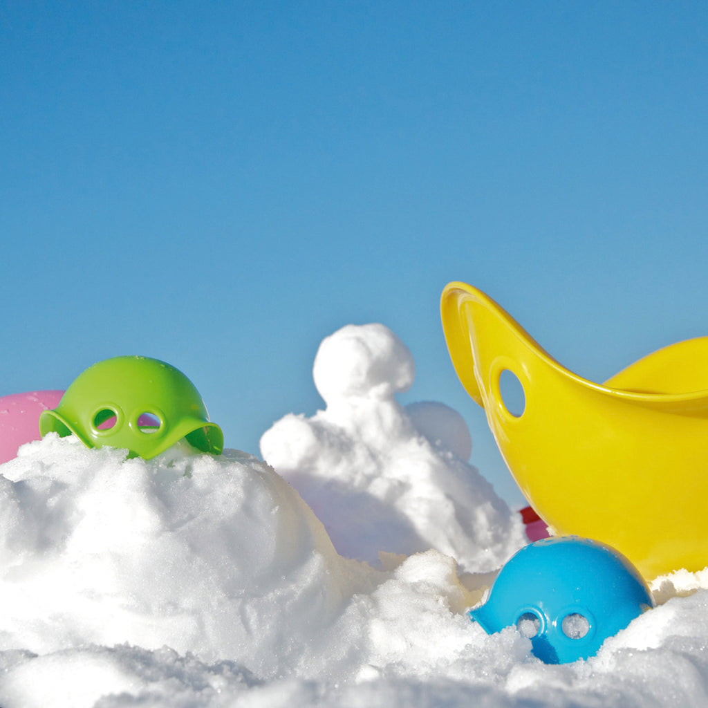 Moluk set van 6 mini Bilibo's in de sneeuw