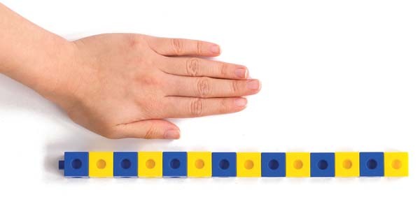 de grootte van 1 linking cube is 2centimeter