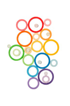 Grapat 24 nest ringen in regenboogkleuren flatlay