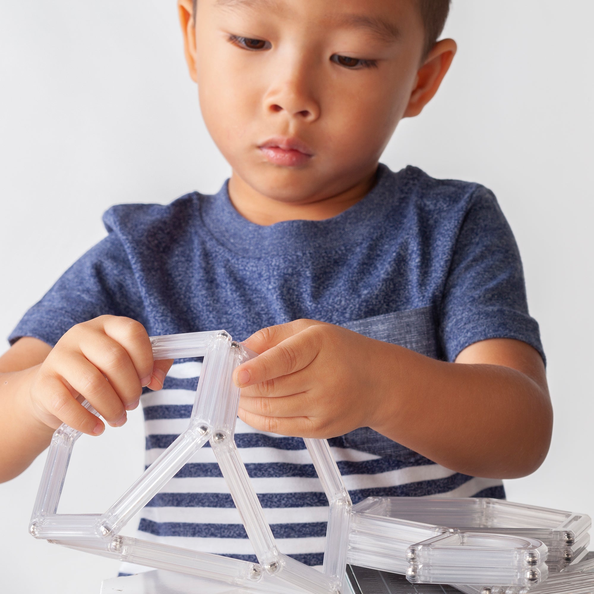 Guidecraft PowerClix clear frames 74 stukken kind speelt met de frames