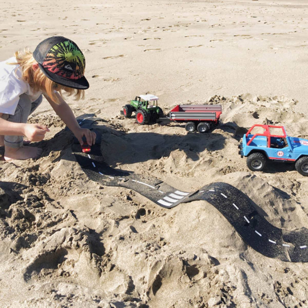 waytoplay autobaan in rubber op het strand