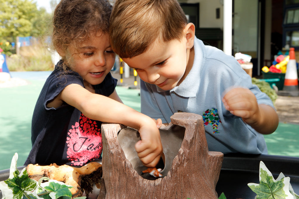 Yellow Door grote boomstam speelhabitat