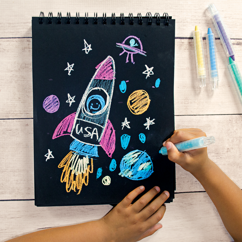mooie tekening van een raket gemaakt met chalk o rama